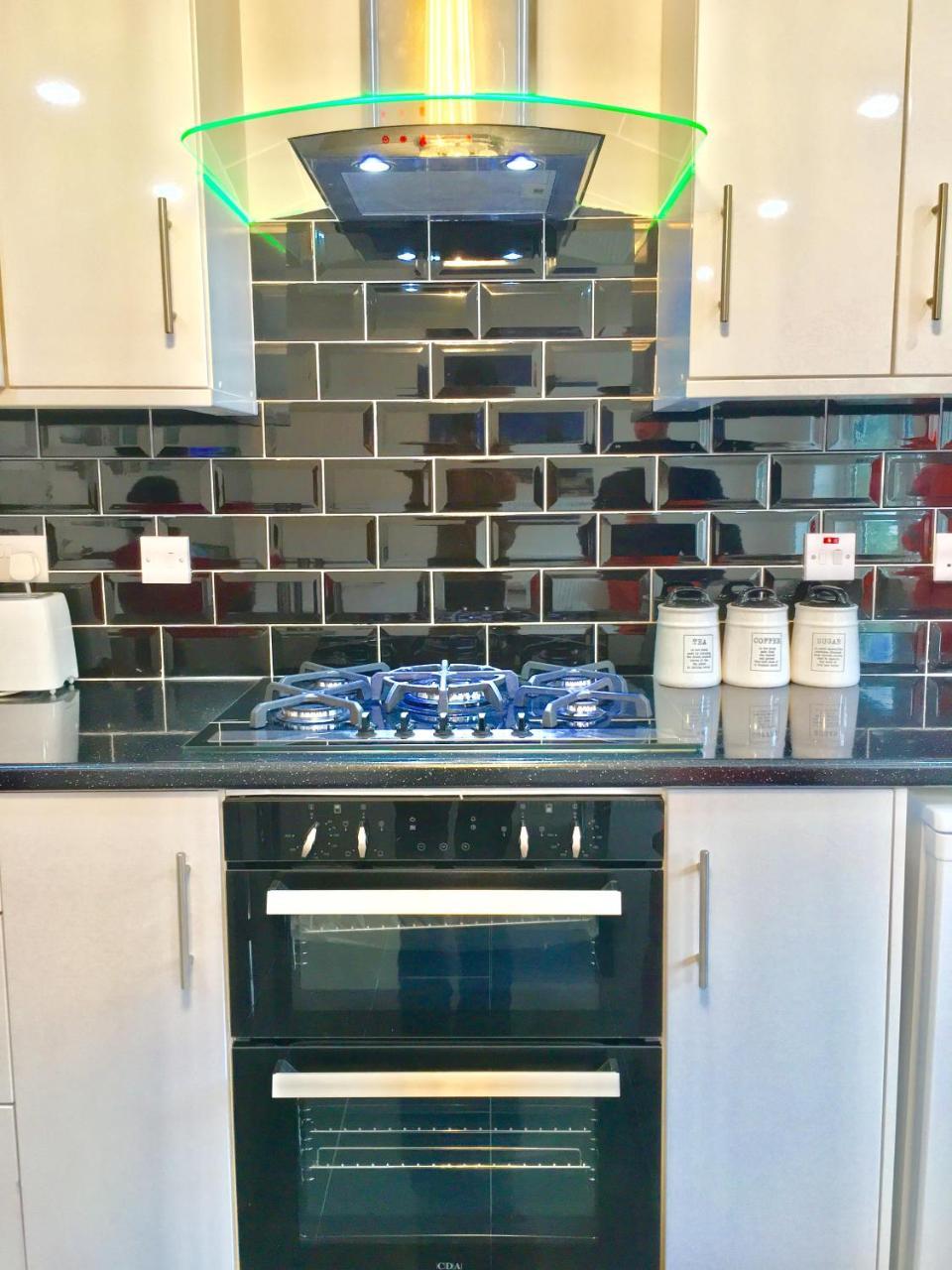London 2 Bedroom Apartment, Kitchen, Reception And Private Garden Exterior foto